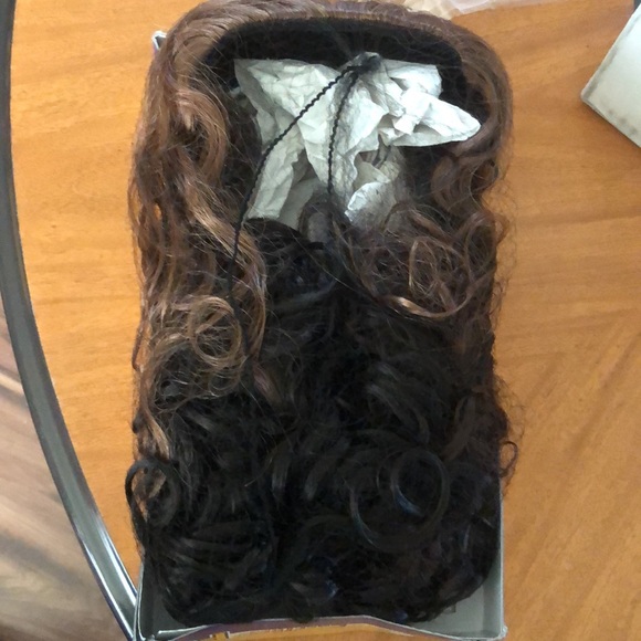 FreeTress Fullcap Drawstring Type Samara Girl Double combed for Secure Hold - Picture 4 of 12